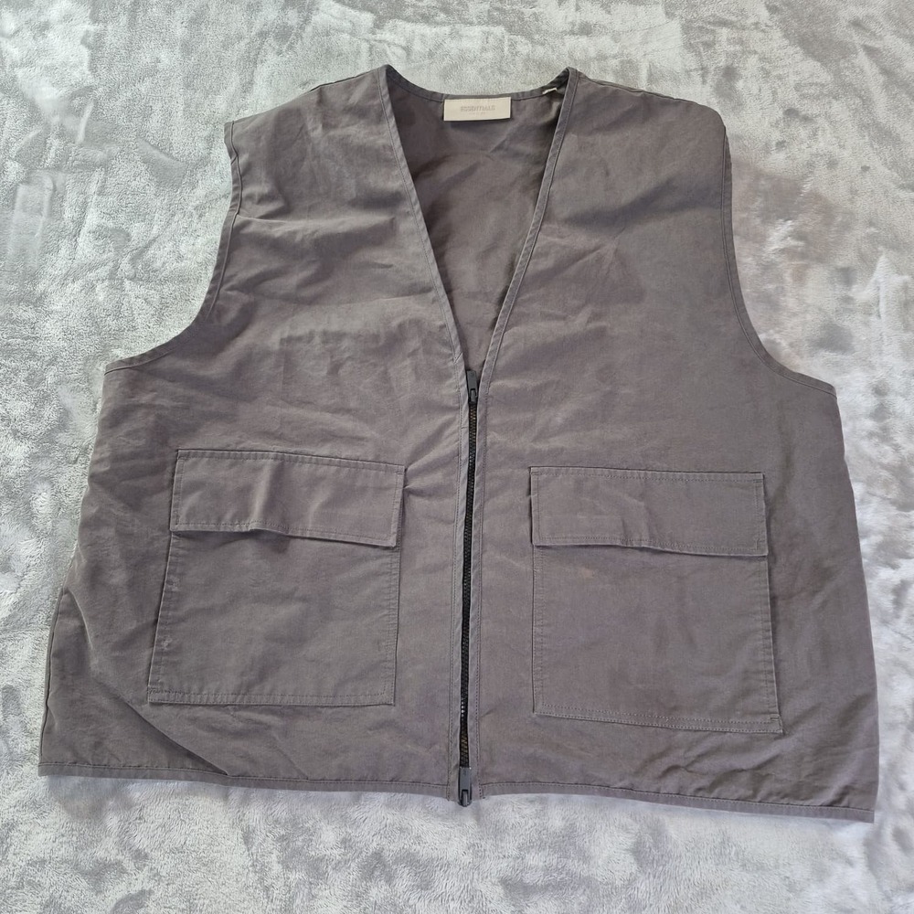 Essentials Mens Utility Vest XL Gray Zip Cargo Pockets Sleeveless design